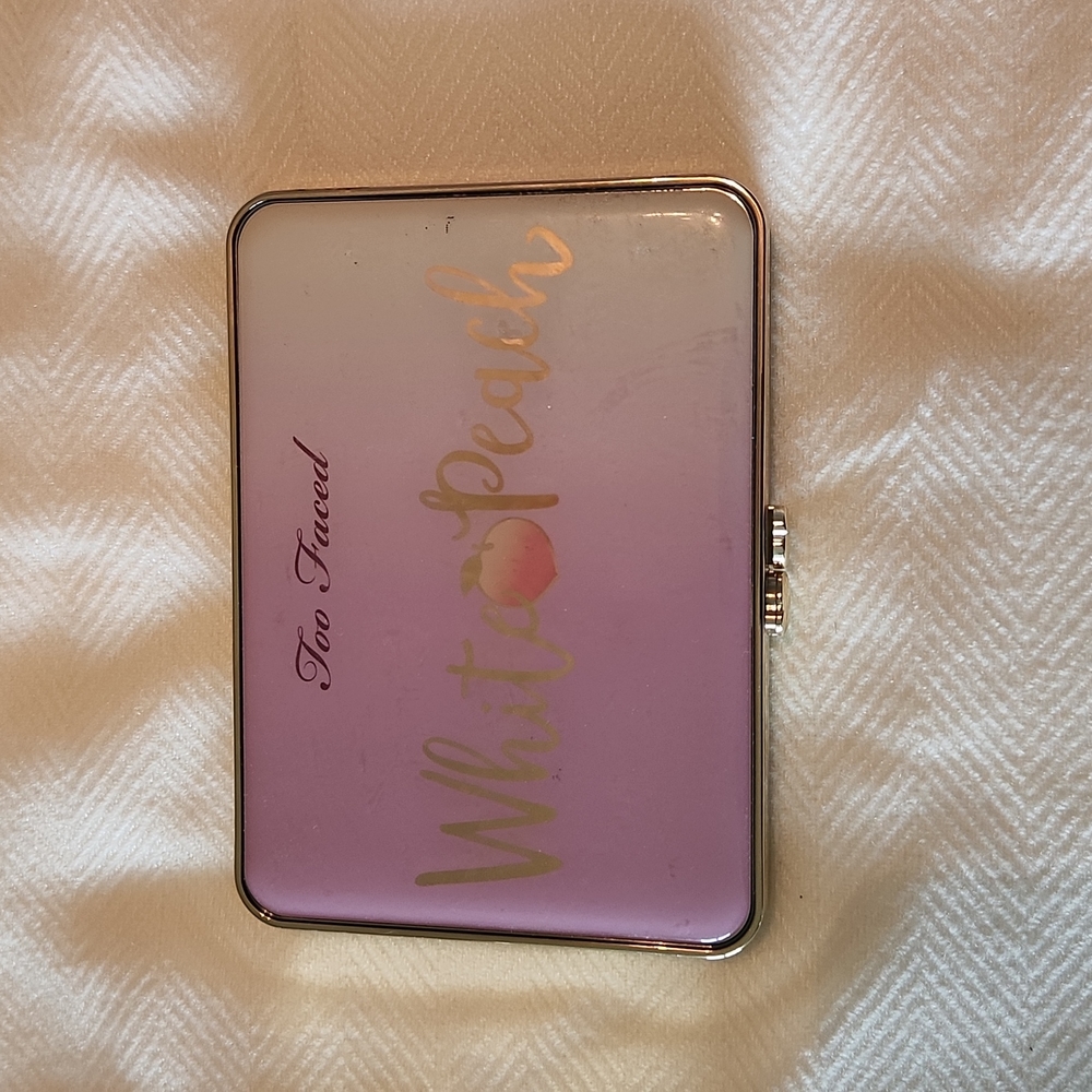 Too faced white peach palette